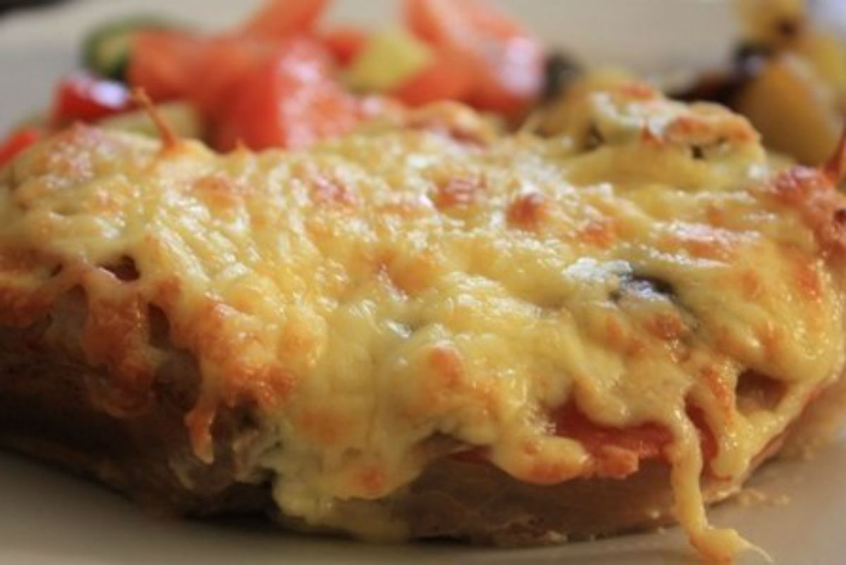 Мясо с грибами сыром и помидорами в духовке рецепт с фото пошагово в